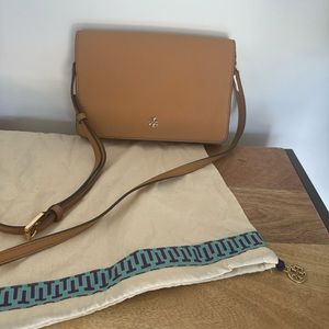 Tory Burch Emerson Crossbody in Tan